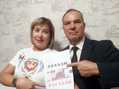 Живут как в анекдоте: если он отпустит ее руку, она обязательно что-нибудь купит