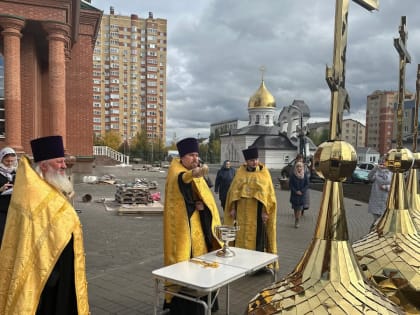 В Оренбурге освятили кресты для Храма преподобного Пимена Угрешского
