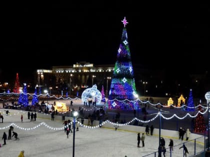 В Оренбурге новогодний городок завершает свою работу