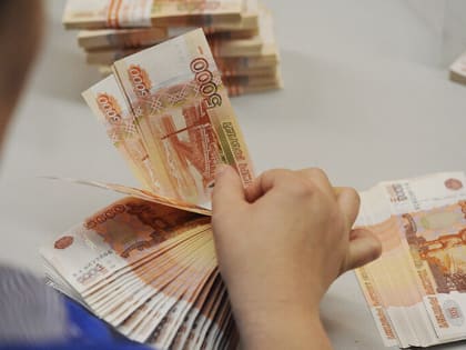 В Орске сотрудница салона сотовой связи спасла землячку от мошенников