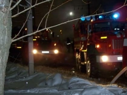 В Оренбурге в новогоднюю ночь загорелся автомобиль на Комсомольской