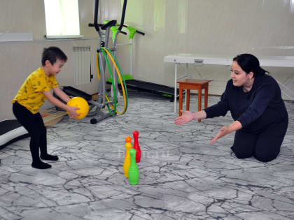 Поднять с колен. Как Татьяна Алексеенко помогает детям-инвалидам пойти своими ногами