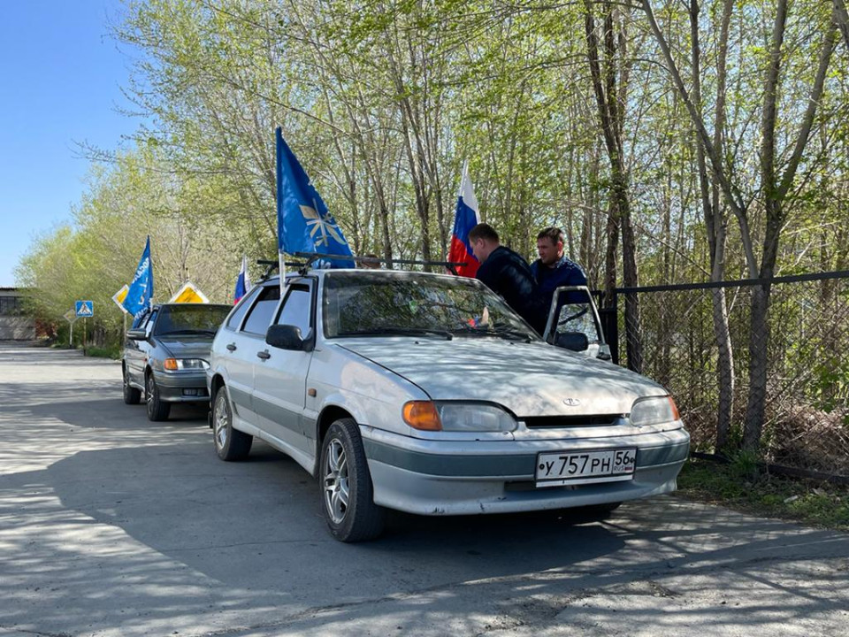 Автопробег ко дню победы 2024. Автопробег ко Дню Победы. Автопробег ко Дню ко Дню Победы. Машины на автопробеге на 9 мая. Автопробег ко Дню Победы Озинки.