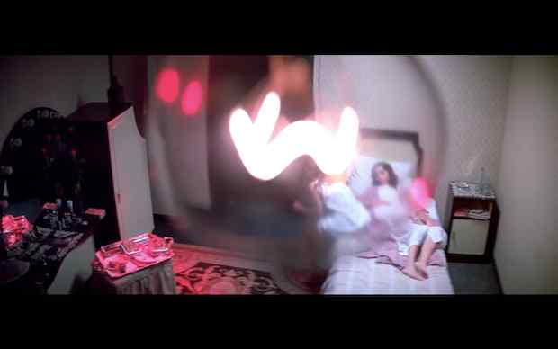 Dario Argento - Suspiria (1977), girls sitting/lying in bed as seen through a lightbulb