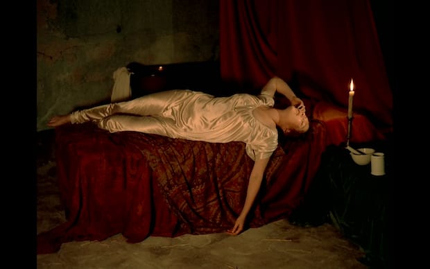 Eric Rohmer - The Marquise of O (1976), Marquise lying in white nightgown on red bed looking like a painting