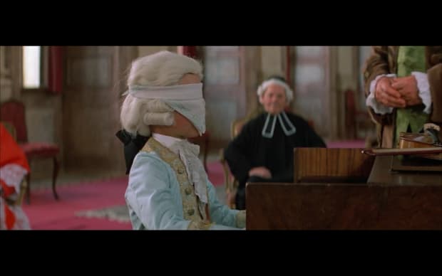 Miloš Forman - Amadeus (1984), young mozart playing with blindfold 