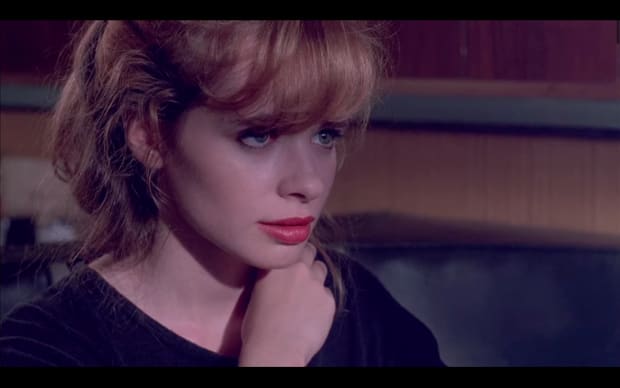 Hal Hartley - The Unbelievable Truth (1989), blonde in cafe looking annoyed