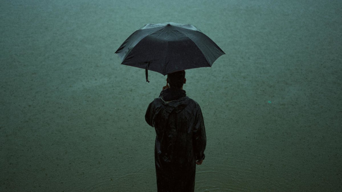 突然の雨で700円の出費？折りたたみ傘で防げる無駄遣い