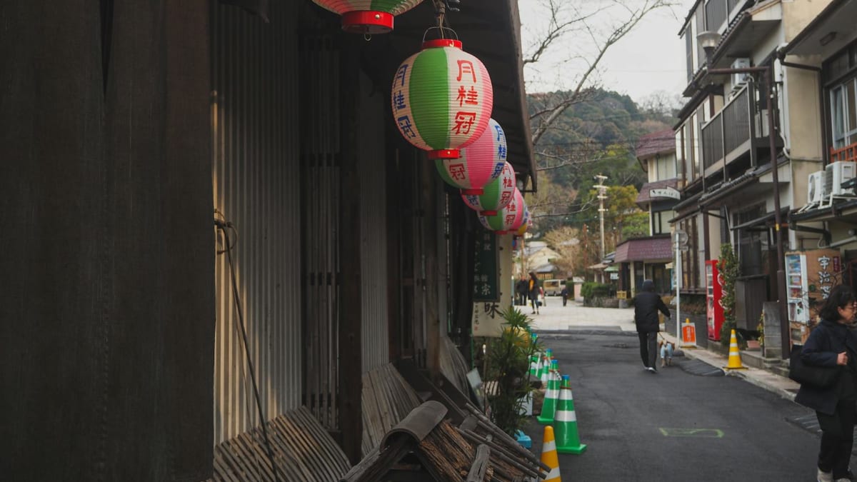 舞妓姿でクリーム丸飲み？動画炎上の真相は