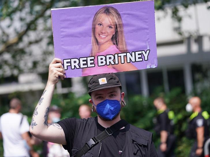 Деньги со счетов Бритни Спирс тратились на борьбу с активистами #FreeBritney