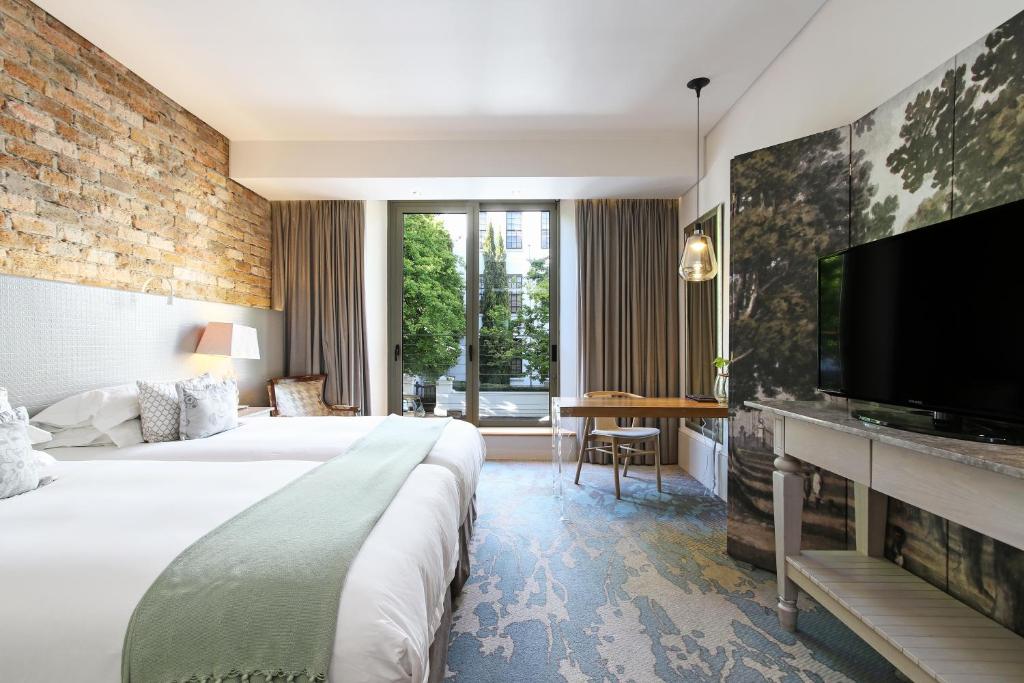 Clean and bright studio