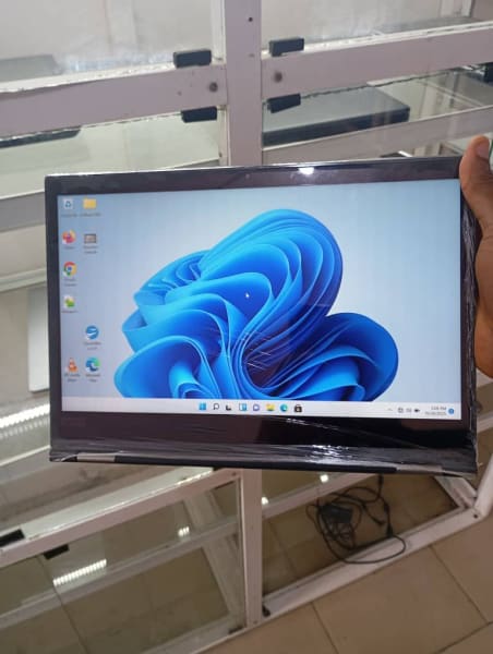 Lenovo yoga x380 touchscreen x360 Core i5