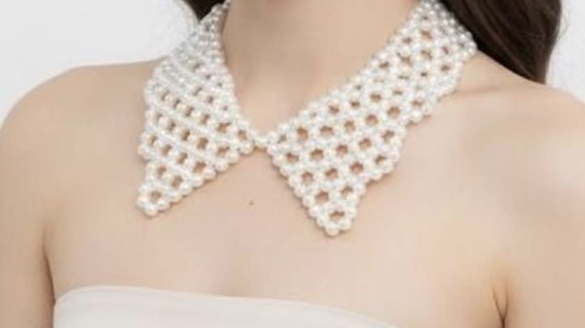 Super stylish Pearl necklace hover