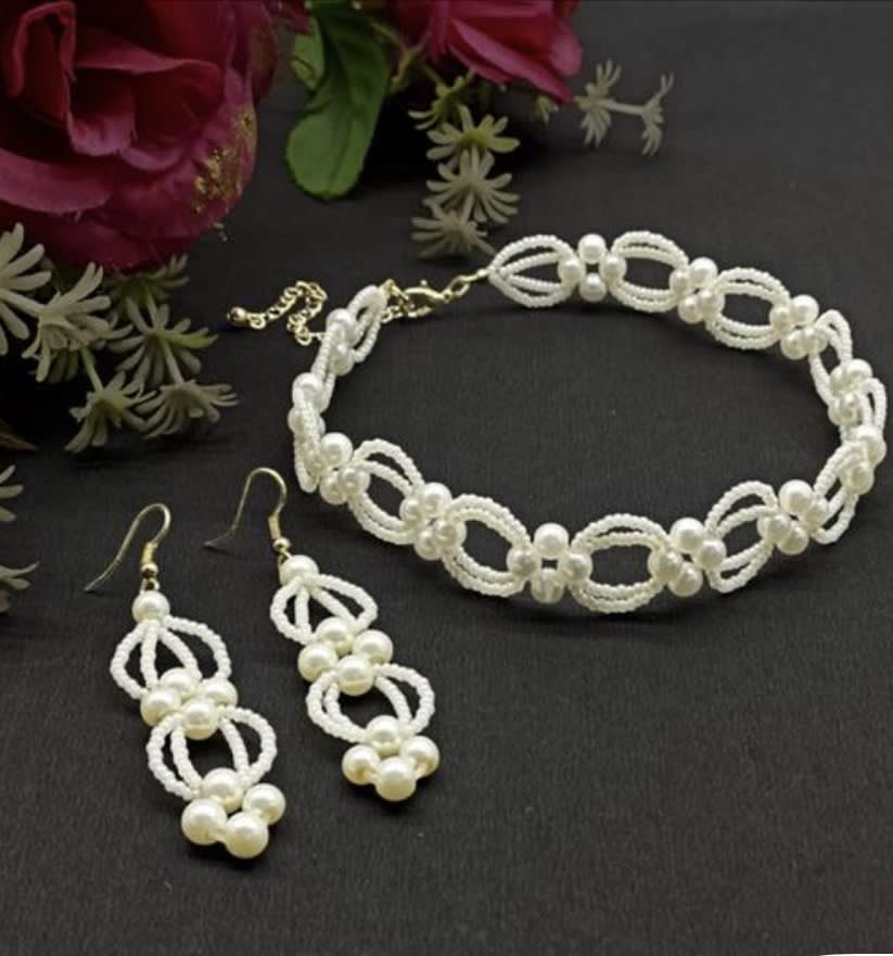 Stylish Pearl Necklace Set