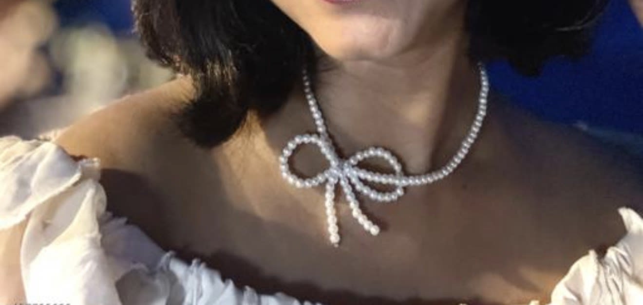 Elegant Bow Pearl Necklace — 3