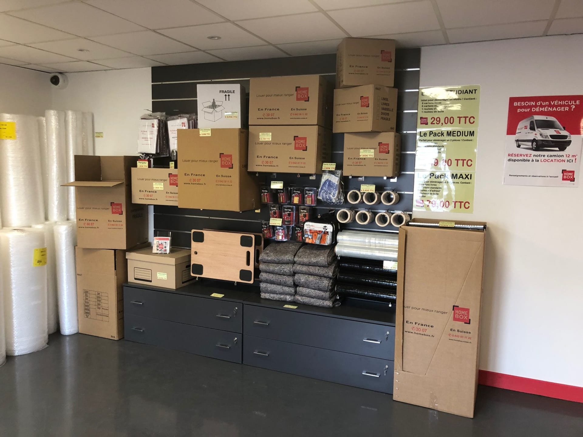 Cartons et fournitures de déménagement en vente au centre HOMEBOX Dreux.