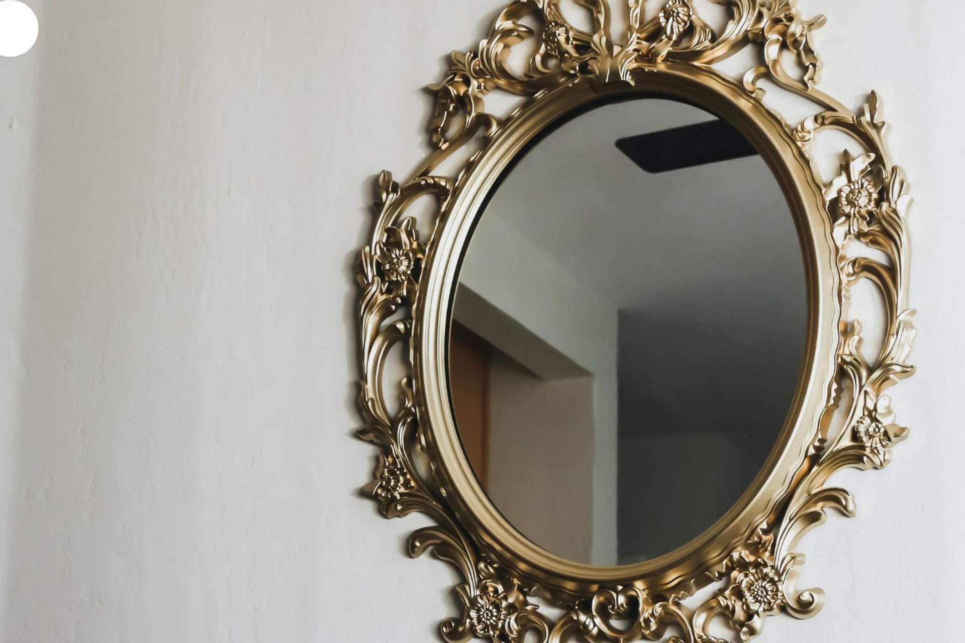 Miroir à cadre doré