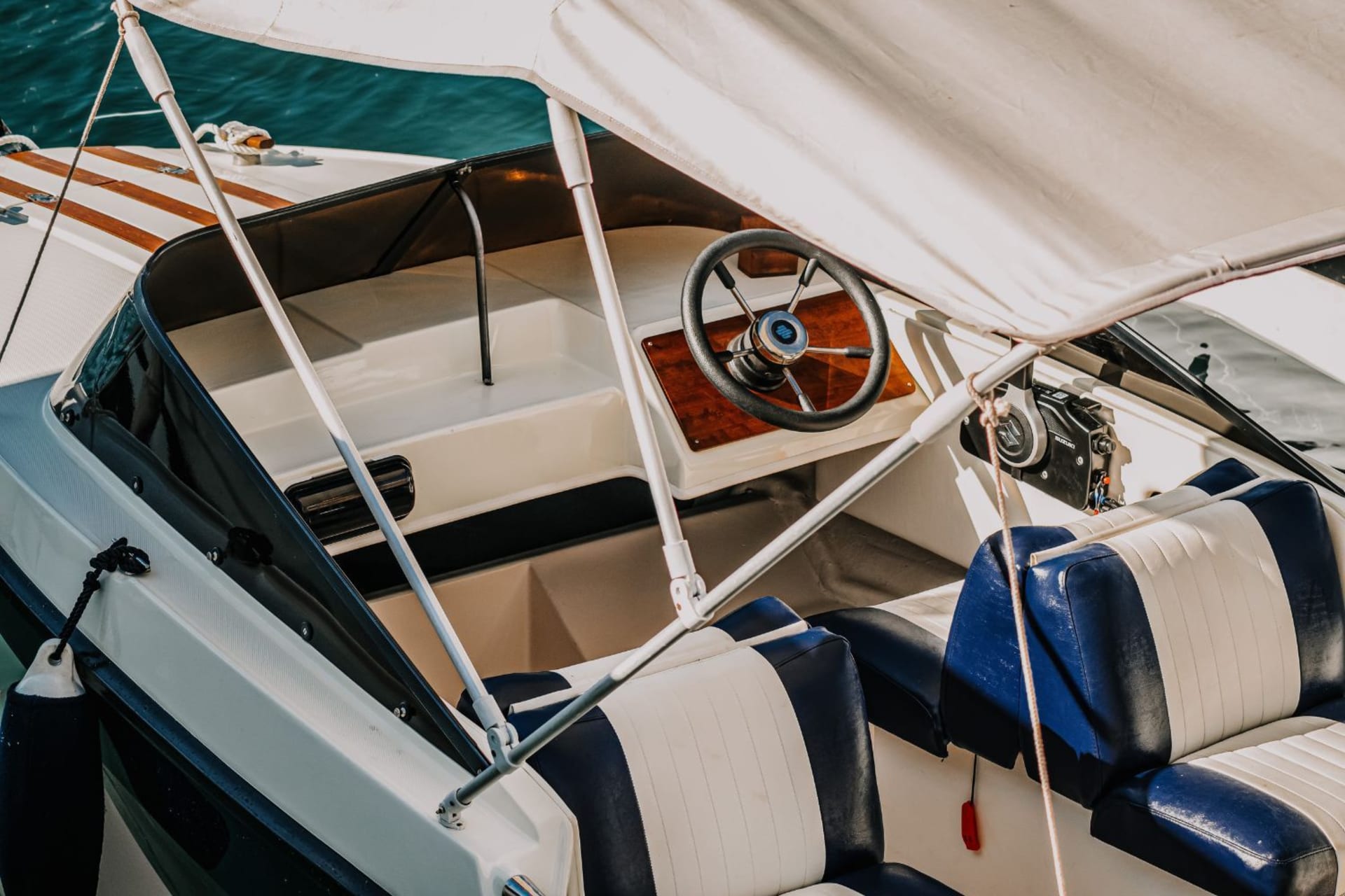 Intérieur d’un petit bateau de plaisance