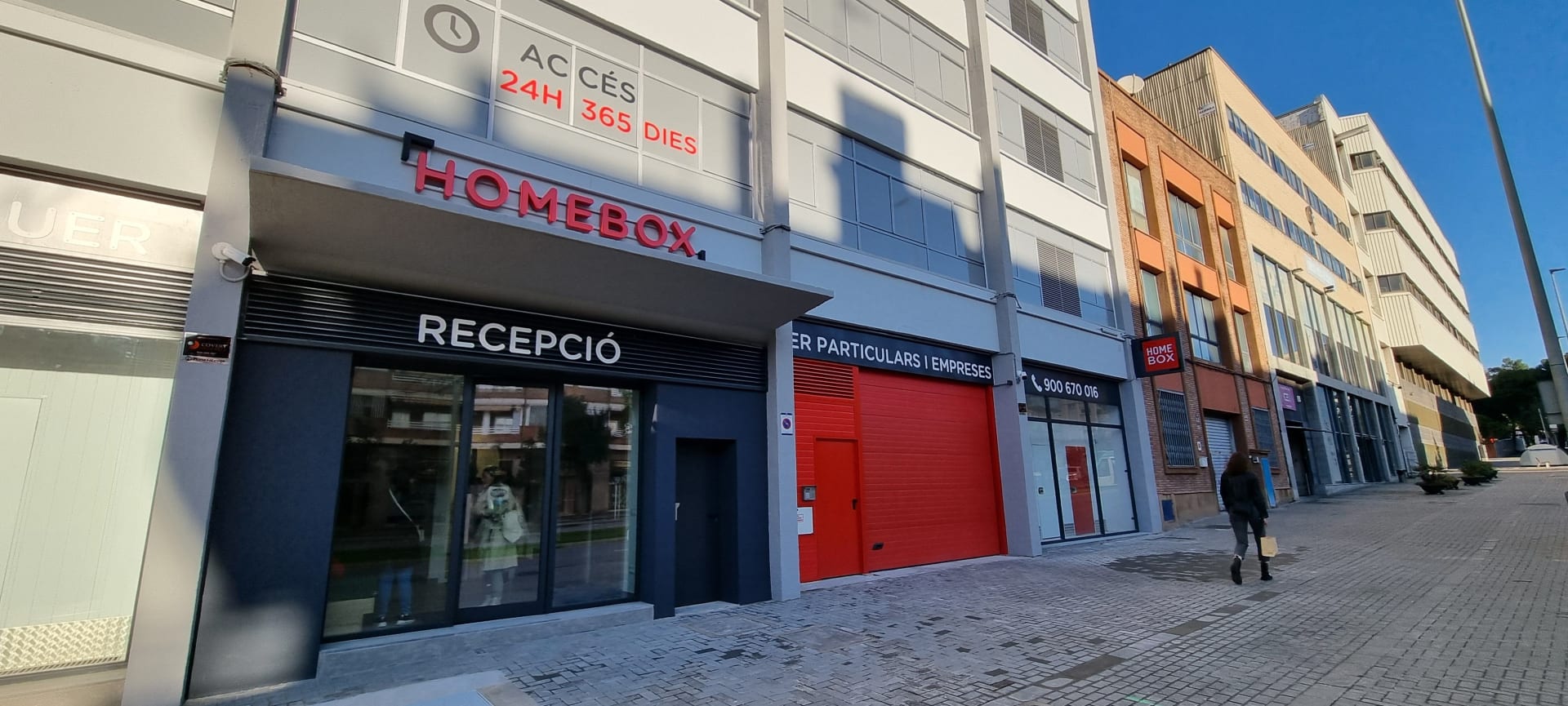 Grey facade with red HOMEBOX sign, Recepcio entrance and 24h access banner at HOMEBOX Barcelona Esplugues, Av. De Cornella 130, Esplugues de Llobregat