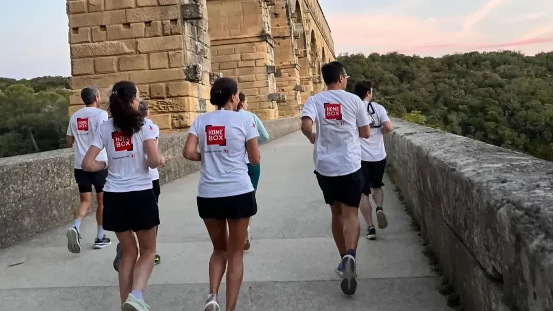 photo course solidaire. Pont du gard .jpeg