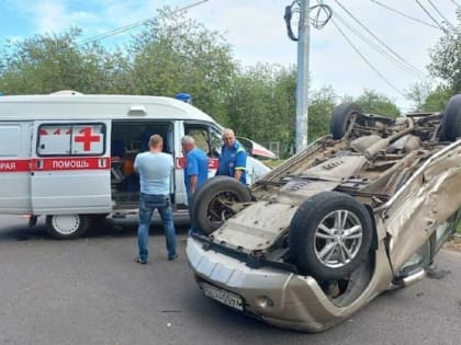 В Серпухове столкнулись скорая и внедорожник