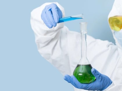 Начальник войск РХБЗ рассказал о признании Pfizer создания искусственно модифицированных вирусов