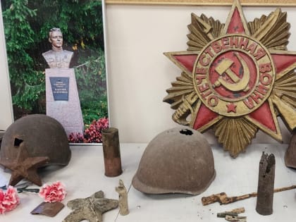 Портсигар и трофейная кружка представлены в музее боевой славы в Каринском