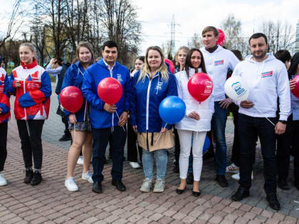 Активисты «Единой России» и молодогвардейцы приняли участие в патриотическом флешмобе