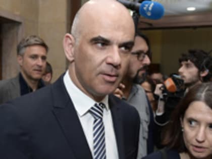 Президент Швейцарии опасается потери доверия из-за реэкспорта оружия Киеву