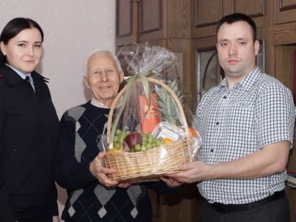 Сотрудники полиции г.о. Жуковский поздравили бывшего начальника городского Отдела внутренних дел с 86-летием