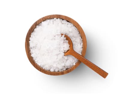 Мясников заявил об опасности исключения из питания соли