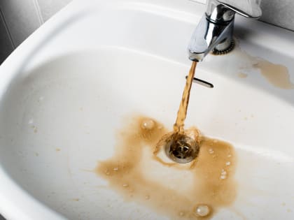 Россиянам раскрыли страшную опасность ржавой воды