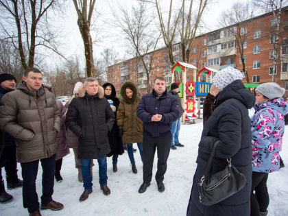Пеший обход в микрорайоне Силикатная провел глава Подольска
