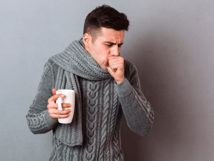 Ходить на работу и пить антибиотики: врач назвал смертельно опасные ошибки при лечении гриппа