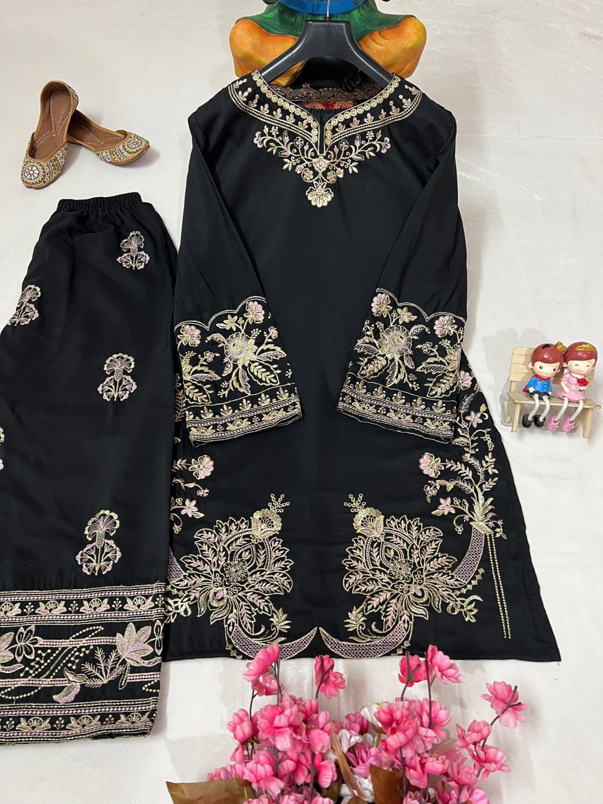 Noir Heritage Embroidered Co-ord Set thumbnail 4