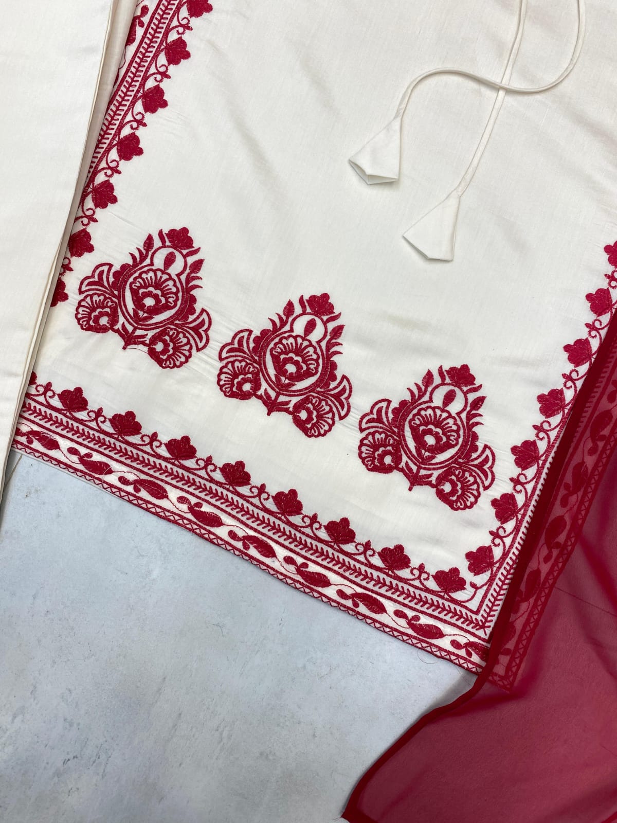 Aurelia Roman Silk Embroidered Suit Set thumbnail 4