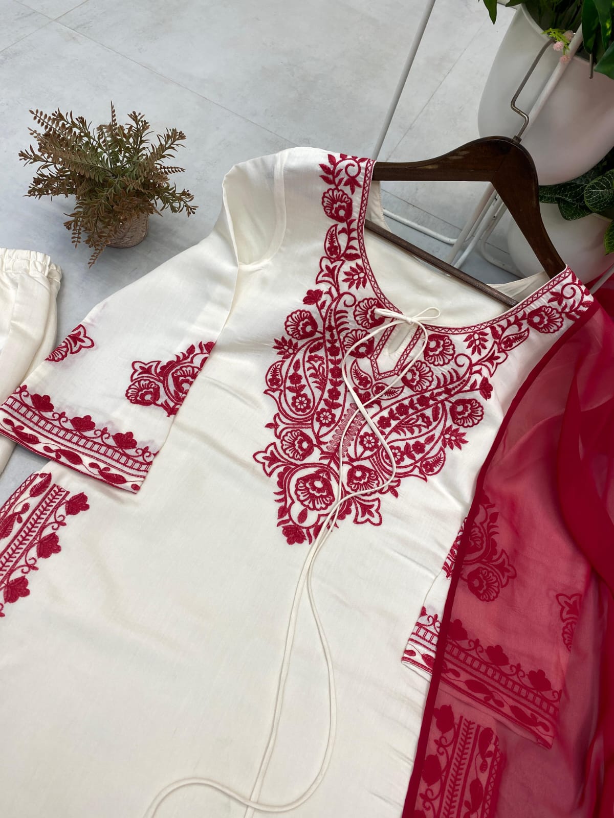 Aurelia Roman Silk Embroidered Suit Set thumbnail 3