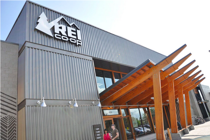 Outdoor Retailer Rei Celebrates Grand Opening In Winter - Rei Winter Park Store Transparent PNG - 870x580 - Free Download on - Transparent PNG Free Download