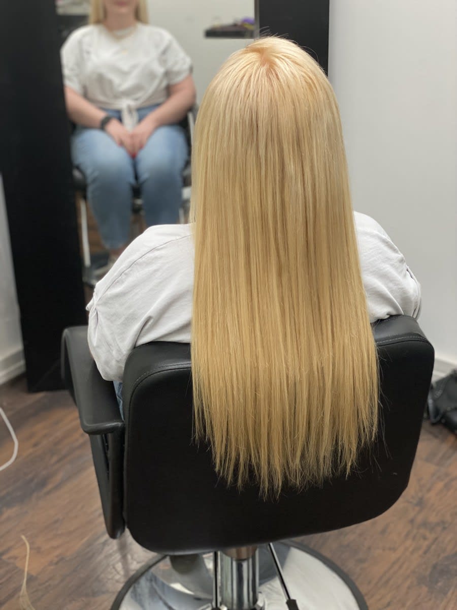 Laura T., mobile hairstylist/mobile barber at Boca Raton