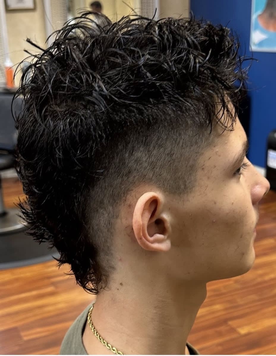 Ellonia E., mobile hairstylist/mobile barber at Plantation
