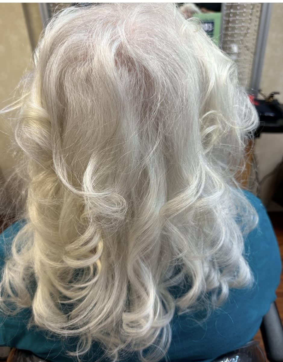 Ellonia E., mobile hairstylist/mobile barber at Plantation