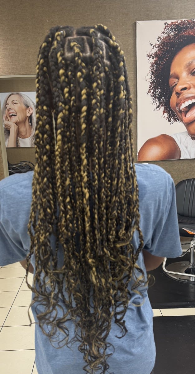 Ellonia E., mobile hairstylist/mobile barber at Plantation