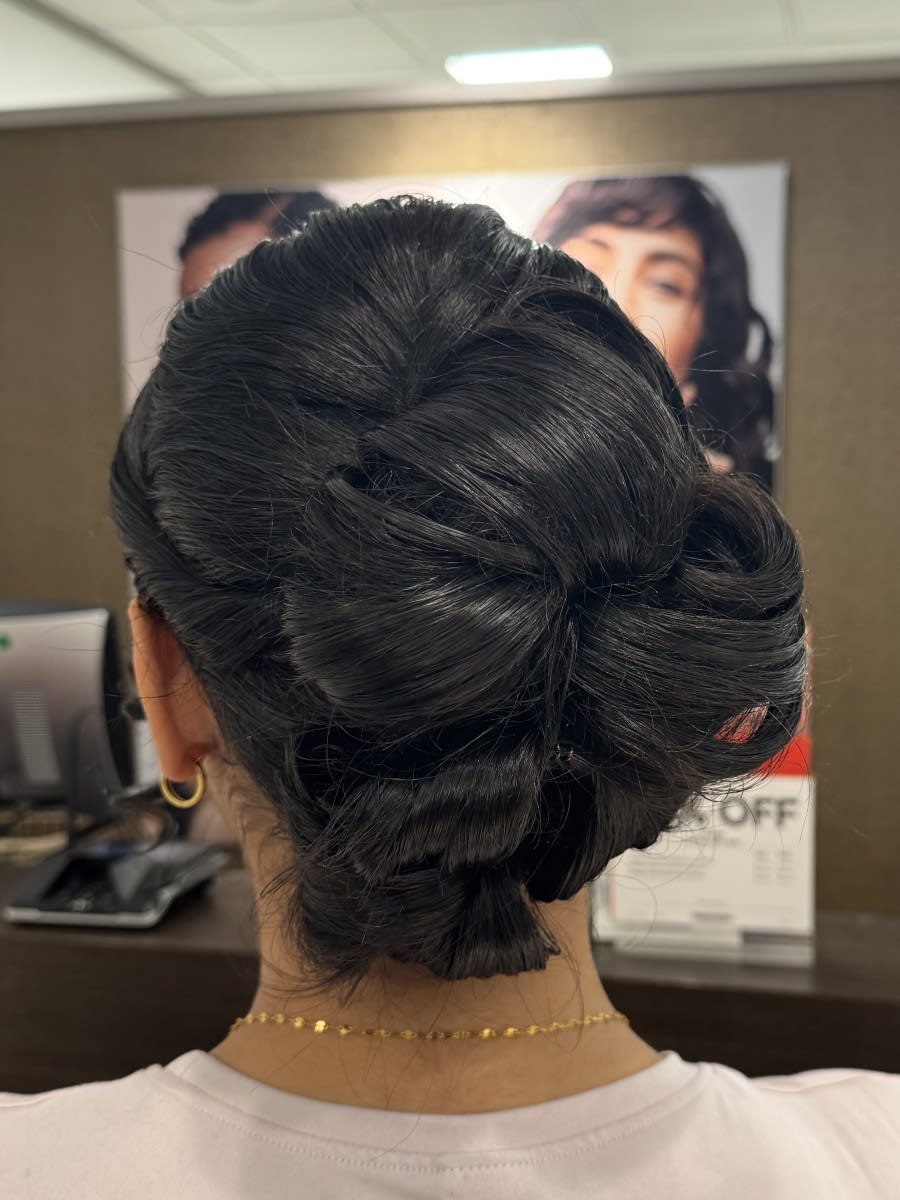 Ellonia E., mobile hairstylist/mobile barber at Plantation