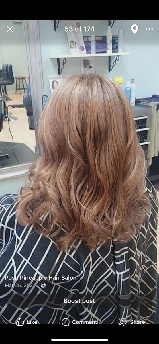 Linda P., mobile hairstylist/mobile barber at White