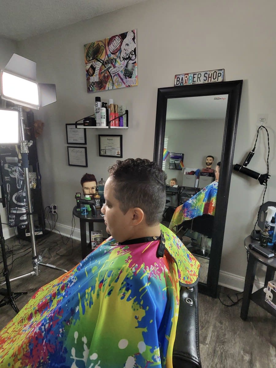 Nidian  O., mobile hairstylist/mobile barber at Boynton Beach