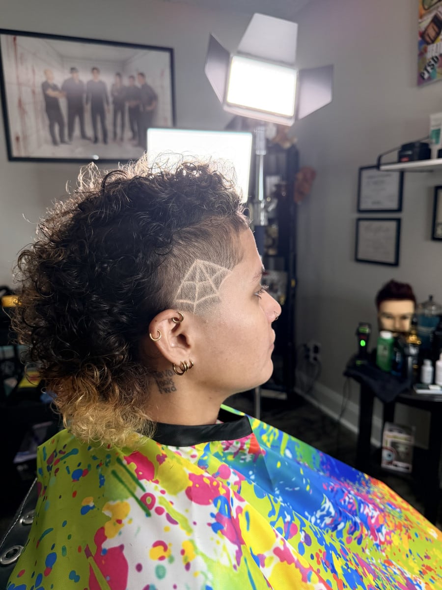 Nidian  O., mobile hairstylist/mobile barber at Boynton Beach