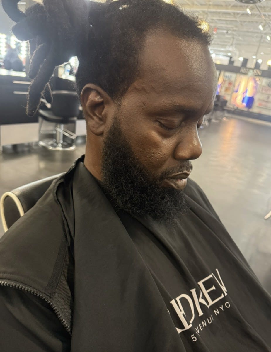 Nidian  O., mobile hairstylist/mobile barber at Boynton Beach