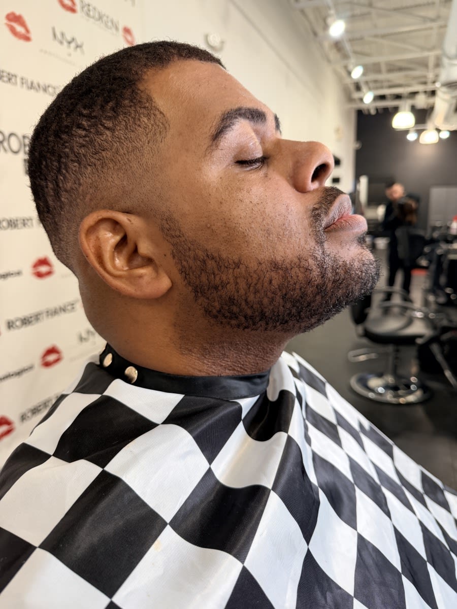 Nidian  O., mobile hairstylist/mobile barber at Boynton Beach