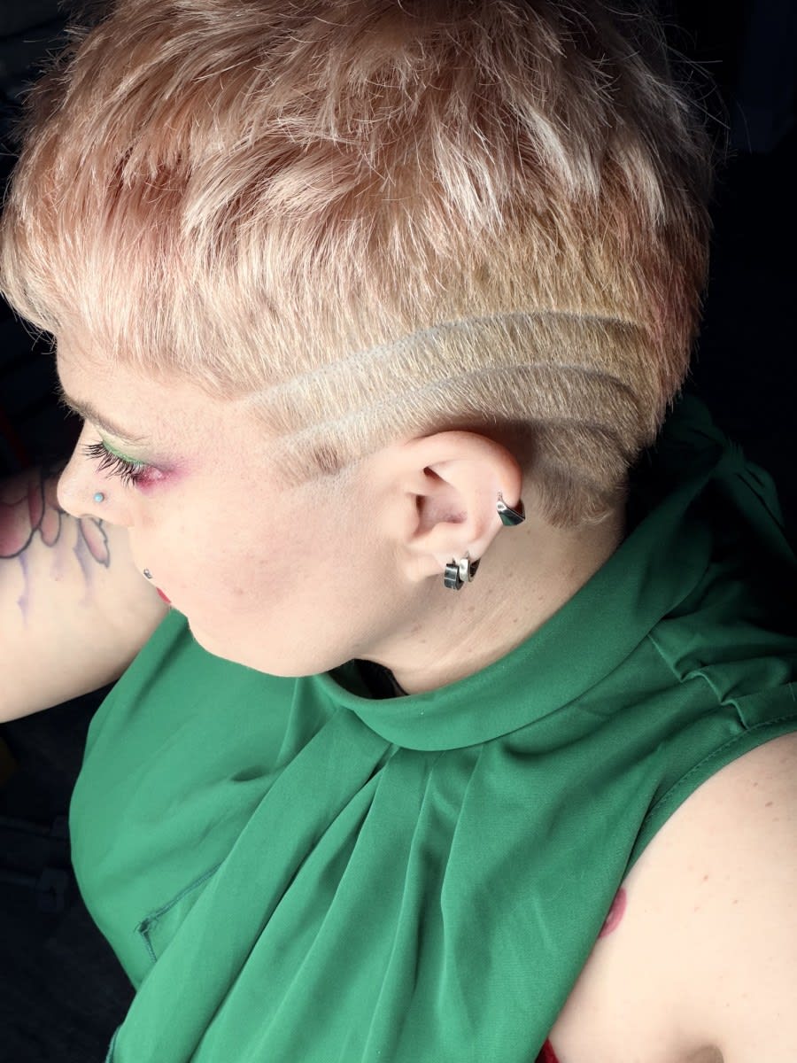 Nidian  O., mobile hairstylist/mobile barber at Boynton Beach