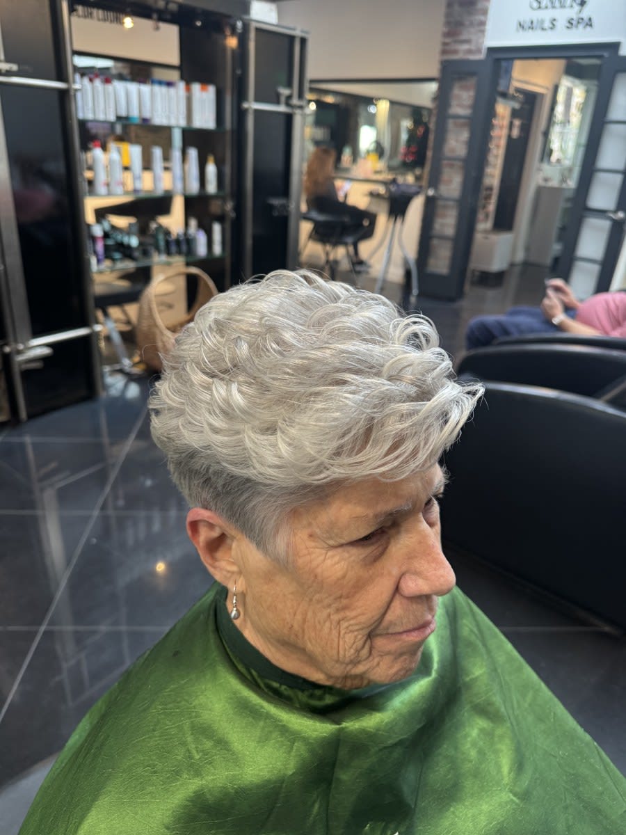 Carmen T., mobile hairstylist/mobile barber at East Meadow